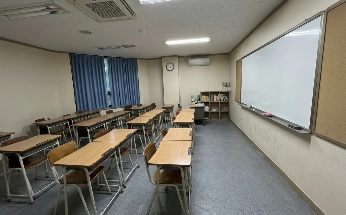 송파동 학교청소 시공 후 정리된 모습