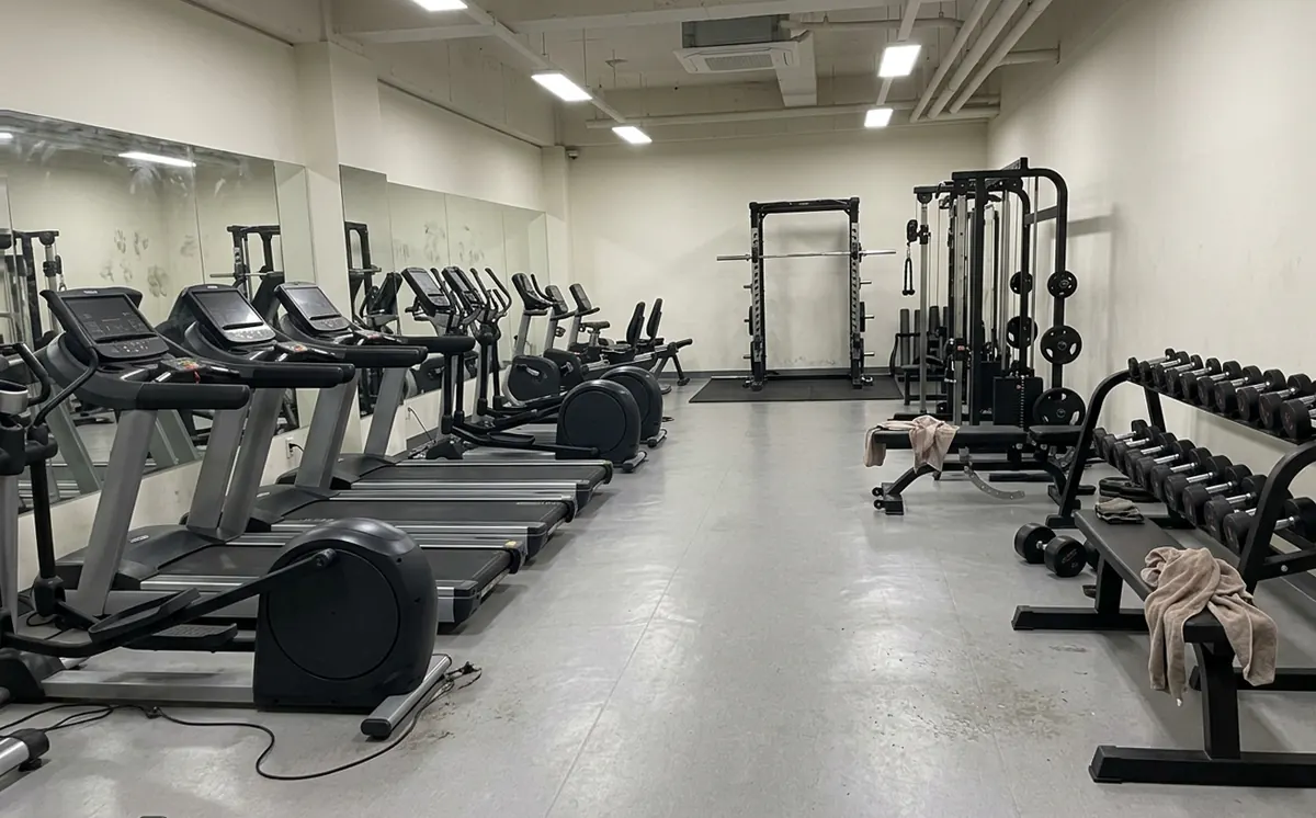 명륜동 헬스장청소 시공 전 현장 상태